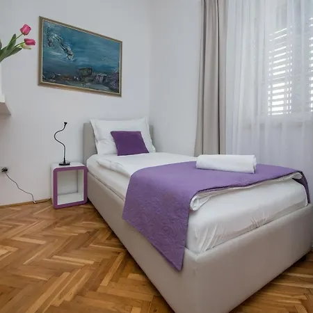 Gasthuis Pansion Kamenar