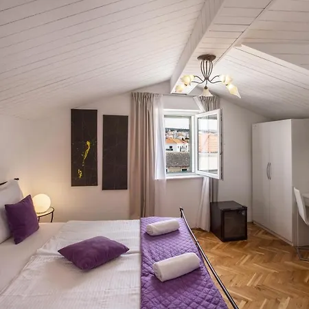 Pansion Kamenar 3* Primošten