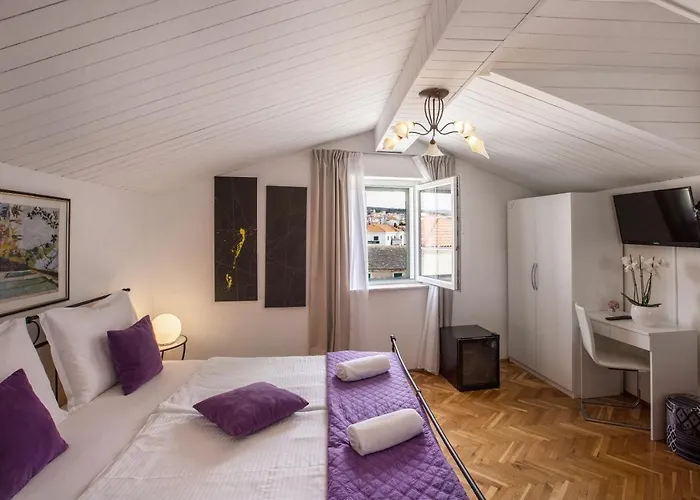 Pansion Kamenar 3* Primošten